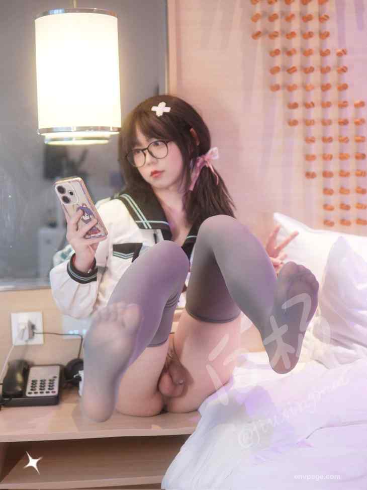 jiuxingmao petite femboy